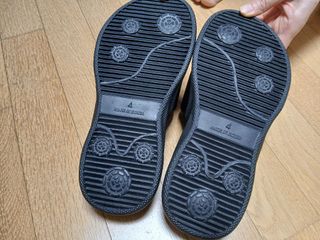 [쿠팡] 다운블로우 국내생산 기능성 아치 서포트 쿠셔닝 슬라이드 슬리퍼 DB 1400 (블랙) — 4점을 준 리뷰어가 2025년 3월 올린 사용 사진
