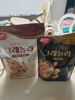 씨알푸드 씨알로 그래놀라 2종 후르츠+크랜베리 아몬드 — 4.5점을 준 리뷰어가 2022년 7월 올린 사용 사진