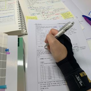 반테린서포터 손목 — 5점을 준 리뷰어가 2021년 3월 올린 사용 사진