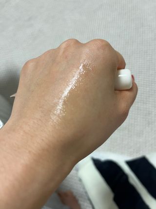 [후르디아] 올리브영 착한보습 비건 립버터 2종 — 5점을 준 리뷰어가 2022년 12월 올린 사용 사진