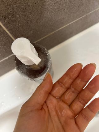 와프랩 운동하는 여성을 위한 더블유 미세먼지 세정 약산성 천연유래 샴푸 — 4점을 준 리뷰어가 2022년 4월 올린 사용 사진