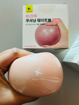 트라택 쿠셔닝 웨이트볼 0.5kg + 1kg SET — 4.5점을 준 리뷰어가 2022년 4월 올린 사용 사진