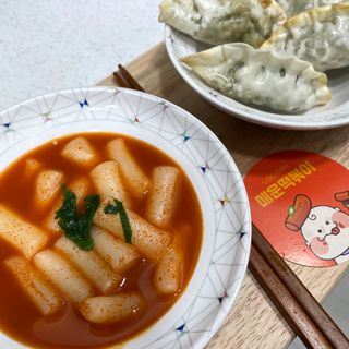 유비쿡 컵떡볶이 매운컵떡볶이2개/ 짜장컵떡볶이 2개  총 4개세트 — 5점을 준 리뷰어가 2021년 7월 올린 사용 사진