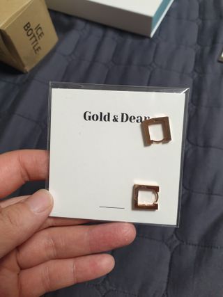 [골드앤디어] 14K 사각 네모 원터치 귀걸이_3color — 5점을 준 리뷰어가 2021년 6월 올린 사용 사진