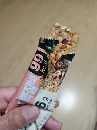 이지프로틴바 3종x각 2ea (고단백질바, 멀티단백질바, 식물성단백질바) — 5점을 준 리뷰어가 2024년 3월 올린 사용 사진