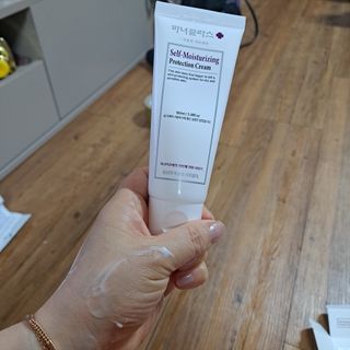 셀프 모이스처라이징 프로텍션 크림 셀프 모이스처라이징 프로텍션크림 — 5점을 준 리뷰어가 2022년 4월 올린 사용 사진