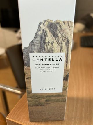 스킨1004 [SKIN1004] 마다가스카르 센텔라 라이트 클렌징 오일 200ml — 5점을 준 리뷰어가 2024년 8월 올린 사용 사진