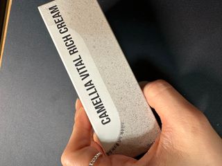 제주인디 카멜리아 바이탈 리치크림 (이너보틀 에디션) — 3.5점을 준 리뷰어가 2023년 4월 올린 사용 사진