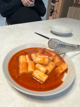 나우  [요리궁리] B타입 ( 매콤, 치즈, 매콤까르보 ) 꽃떡볶이 6개입 세트 — 5점을 준 리뷰어가 2025년 3월 올린 사용 사진