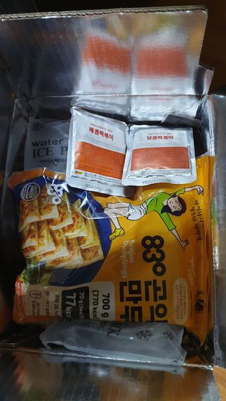 (주)성경순만두 곤약만두.콘치즈만두,삼각당면만두,당면 야끼만두,대구전통 납작만두,떡뽁이 매콤소스,달콤소스 — 5점을 준 리뷰어가 2023년 4월 올린 사용 사진