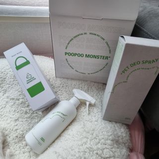 [푸푸몬스터](선물세트) 비건 펫 데오 스프레이(탈취제) 500ml (유향/무향 택 1)+산책 물통+메시지카드 — 5점을 준 리뷰어가 2022년 8월 올린 사용 사진