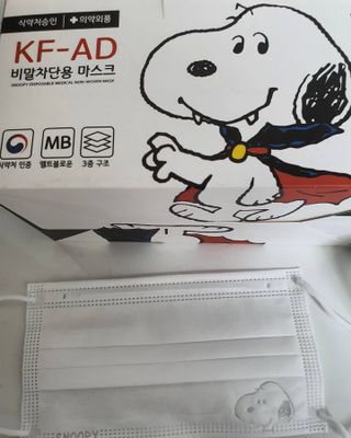 JHWORLD 스누피 마스크 정품 스누피 KF-AD 국내 비말차단 아동용 성인용 일회용 덴탈마스크 50매 — 5점을 준 리뷰어가 2021년 6월 올린 사용 사진