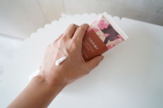 트리마이 주름개선 기능성의 퍼퓸 바디케어, 힐링 베리어 바디크림 3종 택1 — 4점을 준 리뷰어가 2022년 9월 올린 사용 사진