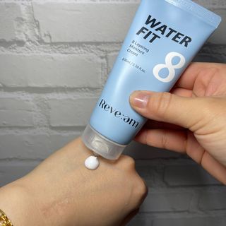 나우_ [리브엠]피부 속부터 겹겹이, 촘촘하게! 워터핏8중 수분착붙 크림 — 5점을 준 리뷰어가 2025년 2월 올린 사용 사진