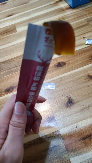 [몸엔용] 녹용 담은 탱탱 콜라겐 녹용 콜라겐 젤리 15g x 20포 — 5점을 준 리뷰어가 2022년 4월 올린 사용 사진