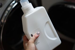 [생활공작소] 섬유유연제 + 세탁세제 1.5L 릴리향 — 5점을 준 리뷰어가 2021년 2월 올린 사용 사진