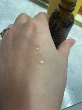 스킨큐어 산다화 비타민c 화이트닝 에센스 30ml — 5점을 준 리뷰어가 2023년 12월 올린 사용 사진