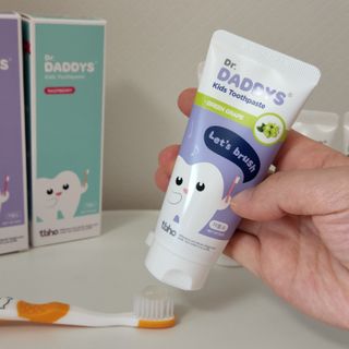 닥터데디스 안심저불소 키즈치약 (라즈베리, 청포도향 중 택 1) 60g +  여행용 미니 치약 15g — 5점을 준 리뷰어가 2022년 8월 올린 사용 사진