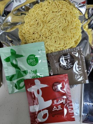 [풀무원] 자연은맛있다 정면, 백면, 홍면  세트 — 5점을 준 리뷰어가 2021년 4월 올린 사용 사진