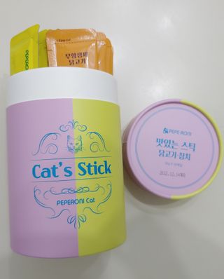 페페로니 맛있는 스틱 - 무항생제 닭고기 15개 + 원양선 참치 15개 — 5점을 준 리뷰어가 2021년 8월 올린 사용 사진