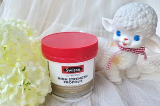 Swisse 스위스 고함량 프로폴리스 2,000mg 210정 — 5점을 준 리뷰어가 2021년 11월 올린 사용 사진