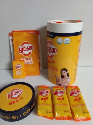 광동생활건강 [광동] 제니비타민C 비타500데일리스틱 180포+제니등신대+제니스티커 — 5점을 준 리뷰어가 2021년 12월 올린 사용 사진