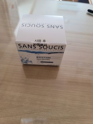 산수시 아쿠아 베네핏 24h 수부지 물광 속건조 수분크림 50ml — 5점을 준 리뷰어가 2021년 6월 올린 사용 사진