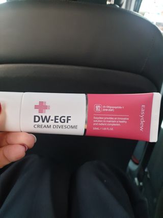 이지듀 DW-EGF 크림 다이브좀_콜라겐이 쏙쏙, 탄력피부로 다이빙 — 5점을 준 리뷰어가 2021년 2월 올린 사용 사진