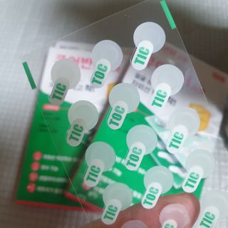 [큐어반H 스팟] 자외선 99프로 차단되는 스틱타입 스팟밴드(1팩 / 66매입) — 5점을 준 리뷰어가 2022년 11월 올린 사용 사진