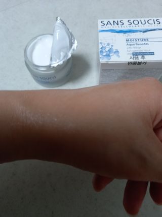 산수시 아쿠아 베네핏 24h 수부지 물광 속건조 수분크림 50ml — 5점을 준 리뷰어가 2021년 7월 올린 사용 사진