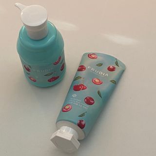 [후르디아] 과즙 뿜뿜_체리 바디워시+바디에센스 세트 — 5점을 준 리뷰어가 2021년 1월 올린 사용 사진