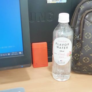 아쿠아스 플레이버워터 [아쿠아스] 제로칼로리 플레이버워터 복숭아/청포도 1BOX 20개입 — 5점을 준 리뷰어가 2021년 4월 올린 사용 사진