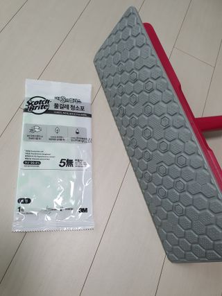 3M 스카치브라이트 비마마젠타 밀대걸레 세트+ PET 정전기청소포 대형 30매 — 5점을 준 리뷰어가 2023년 7월 올린 사용 사진