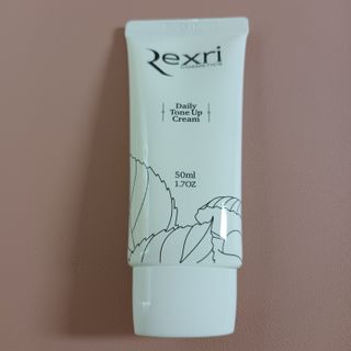 렉스리 데일리 톤업 크림 Rexri Daily Tone Up Cream — 5점을 준 리뷰어가 2022년 10월 올린 사용 사진