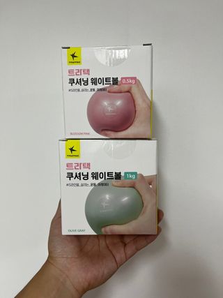 트라택 쿠셔닝 웨이트볼 0.5kg + 1kg SET — 5점을 준 리뷰어가 2022년 6월 올린 사용 사진