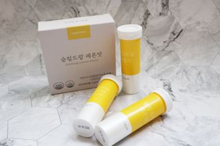 [슬림드랍 레몬맛] 건기식 다이어트 보조제 겸 비타민 — 4.5점을 준 리뷰어가 2022년 1월 올린 사용 사진