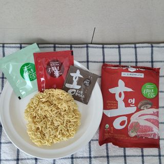 [풀무원] 자연은맛있다 정면, 백면, 홍면  세트 — 5점을 준 리뷰어가 2021년 4월 올린 사용 사진