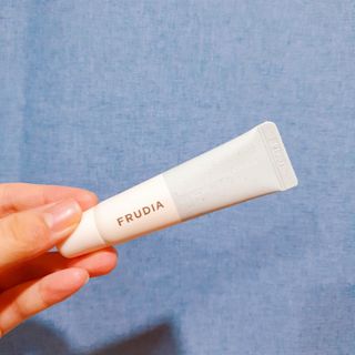 [후르디아] 올리브영 착한보습 비건 립버터 2종 — 5점을 준 리뷰어가 2021년 12월 올린 사용 사진