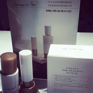 더사가오브수 [사가수] 효혜윤 보태니컬 에너지 에센스인로션 20ml /아이포올 스틱 3g — 5점을 준 리뷰어가 2023년 2월 올린 사용 사진