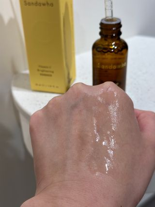 스킨큐어 산다화 비타민c 화이트닝 에센스 30ml — 5점을 준 리뷰어가 2023년 7월 올린 사용 사진