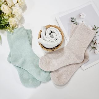 [사이즈가 있는 양말 필로이]여자 순면 통파일 꿀잠 수면 양말【 S, M, L 】3가지 사이즈_컬러 랜덤 3족 — 5점을 준 리뷰어가 2022년 10월 올린 사용 사진