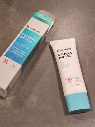 리더스코스메틱 리더스 카밍 바이오틱스 선 에센스 SPF 50+ PA++++ — 5점을 준 리뷰어가 2022년 5월 올린 사용 사진