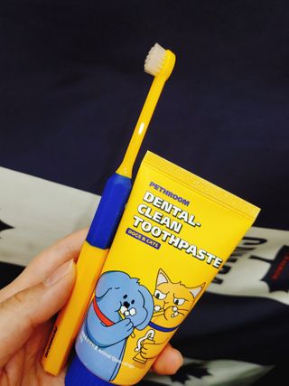 Pethroom 페스룸 PETHROOM DENTAL CARE SET 페스룸 덴탈 케어 세트 / 덴탈 클린 칫솔 + 덴탈 클린 치약 — 5점을 준 리뷰어가 2020년 12월 올린 사용 사진