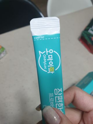 [유산균] 오마이락 장편한습관 프로바이오틱스 30P — 5점을 준 리뷰어가 2022년 12월 올린 사용 사진