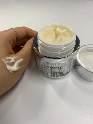 소담스퀘어 상암 라디셀 인텐시브 큐어 크림 50ml — 3.5점을 준 리뷰어가 2022년 11월 올린 사용 사진