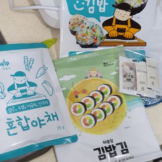 해풀잎 누구나 김밥*1ea [(혼합야채 35g *1ea,  김밥김 (5g, 5ea),  양념간장 (6g, 5ea), 참기름(5g, 2ea)] — 4.5점을 준 리뷰어가 2022년 5월 올린 사용 사진