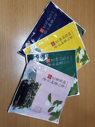 [해림맛김] 들기름에 구운 바삭바삭 김 4종 세트 + 1종 랜덤발송 총5개입 — 5점을 준 리뷰어가 2021년 2월 올린 사용 사진