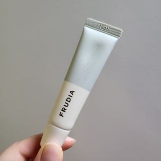 [후르디아] 올리브영 착한보습 비건 립버터 2종 — 4.5점을 준 리뷰어가 2022년 11월 올린 사용 사진