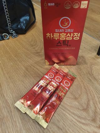 힘내라김홍삼 하루홍삼정스틱 10g x 10포 — 5점을 준 리뷰어가 2021년 3월 올린 사용 사진