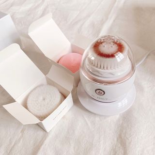 디하우트 랩 디하우트랩 클렌징 피부관리기 진동클렌저 실리콘+2종 인조모 브러시 — 5점을 준 리뷰어가 2021년 11월 올린 사용 사진